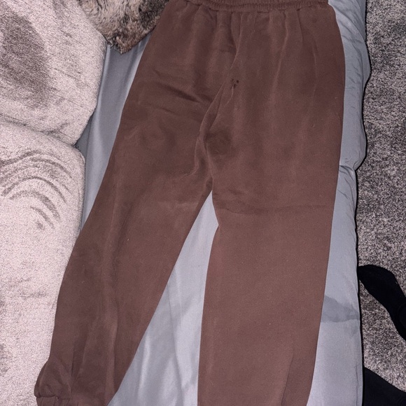 Comfrt - Picture 2 of 3